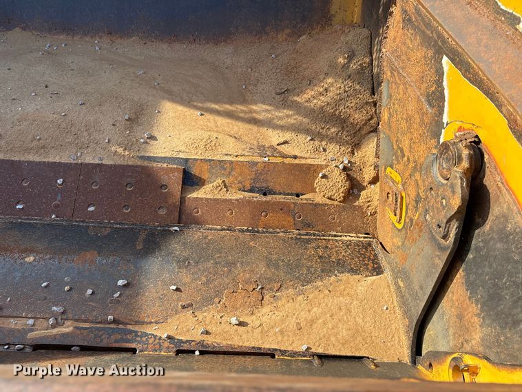 image for item DV4309 John Deere 1812C scraper