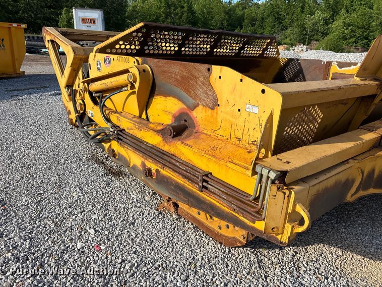 image for item DV4309 John Deere 1812C scraper
