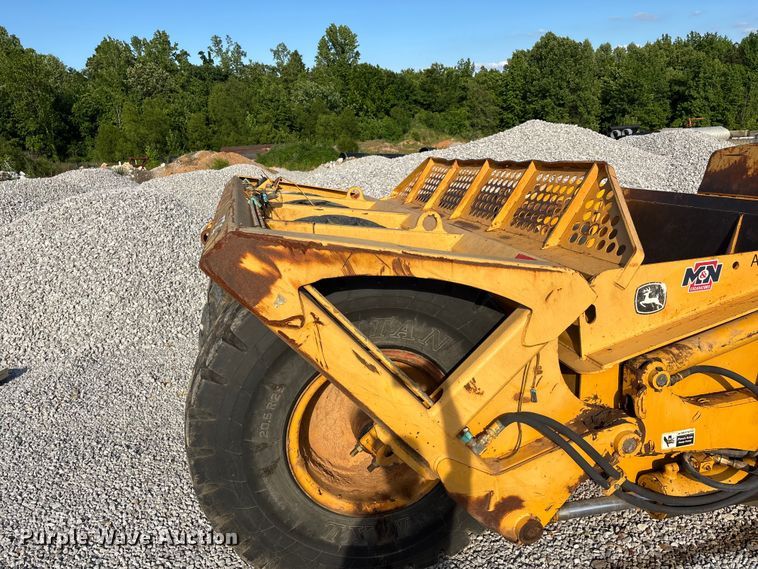 image for item DV4309 John Deere 1812C scraper
