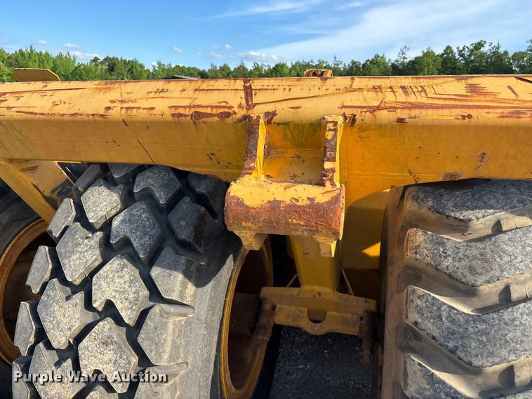 image for item DV4309 John Deere 1812C scraper