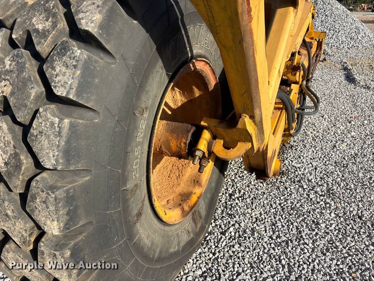 image for item DV4309 John Deere 1812C scraper