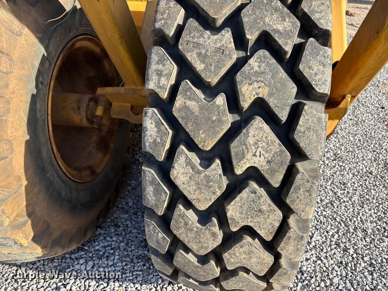image for item DV4309 John Deere 1812C scraper