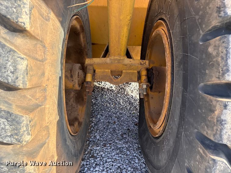 image for item DV4309 John Deere 1812C scraper