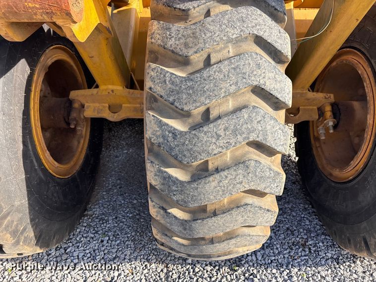 image for item DV4309 John Deere 1812C scraper