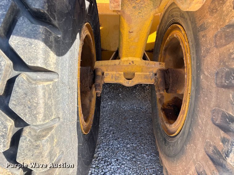 image for item DV4309 John Deere 1812C scraper