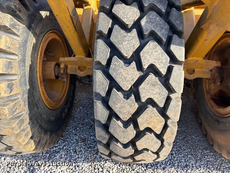 image for item DV4309 John Deere 1812C scraper