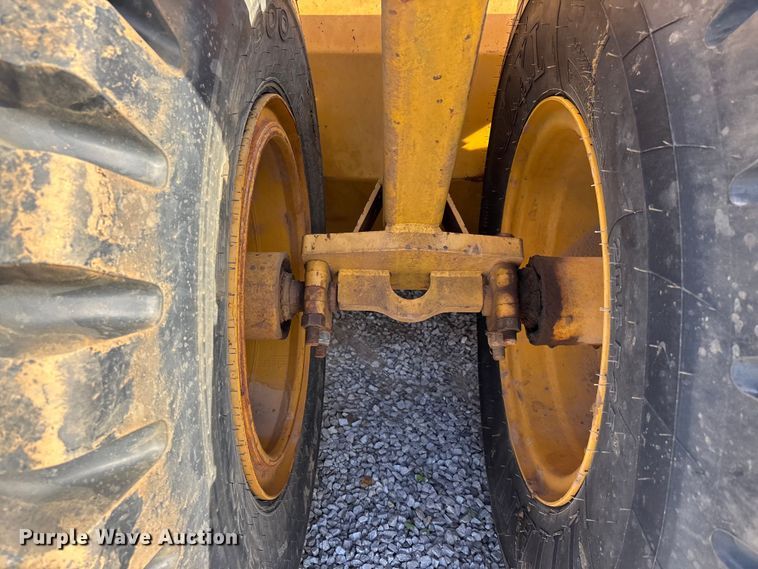 image for item DV4309 John Deere 1812C scraper