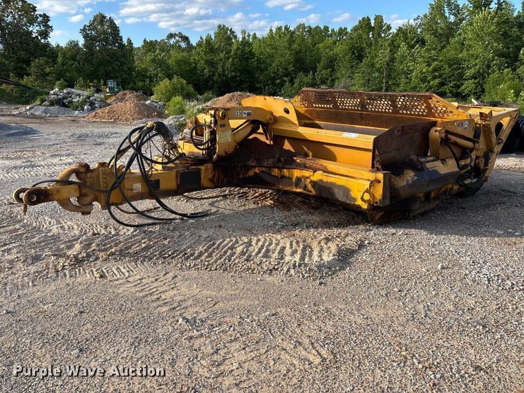 image for item DV4311 John Deere 1812C scraper