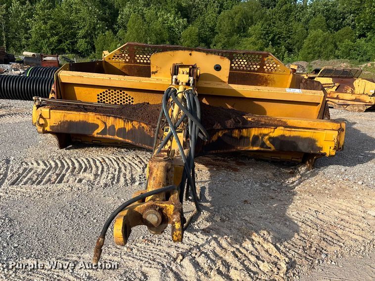 image for item DV4311 John Deere 1812C scraper