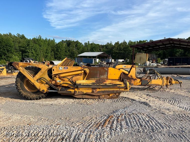 image for item DV4311 John Deere 1812C scraper