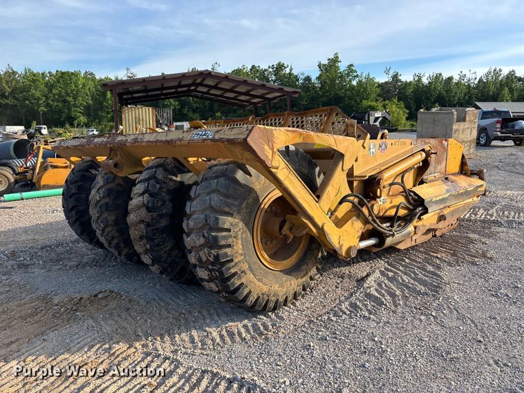 image for item DV4311 John Deere 1812C scraper