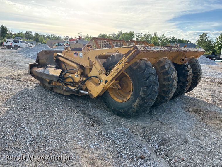 image for item DV4311 John Deere 1812C scraper