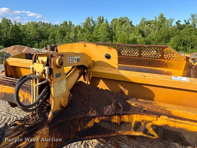 image for item DV4311 John Deere 1812C scraper