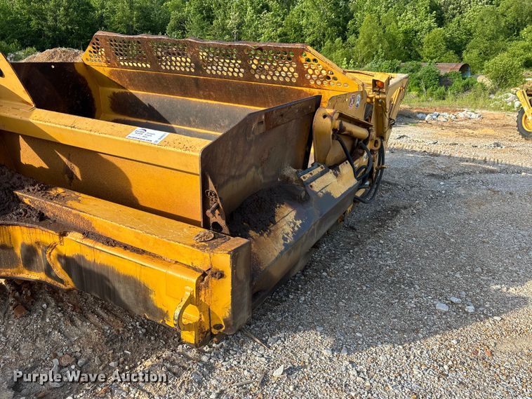 image for item DV4311 John Deere 1812C scraper