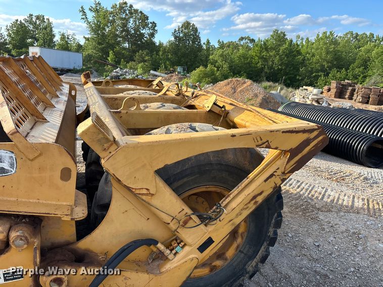 image for item DV4311 John Deere 1812C scraper