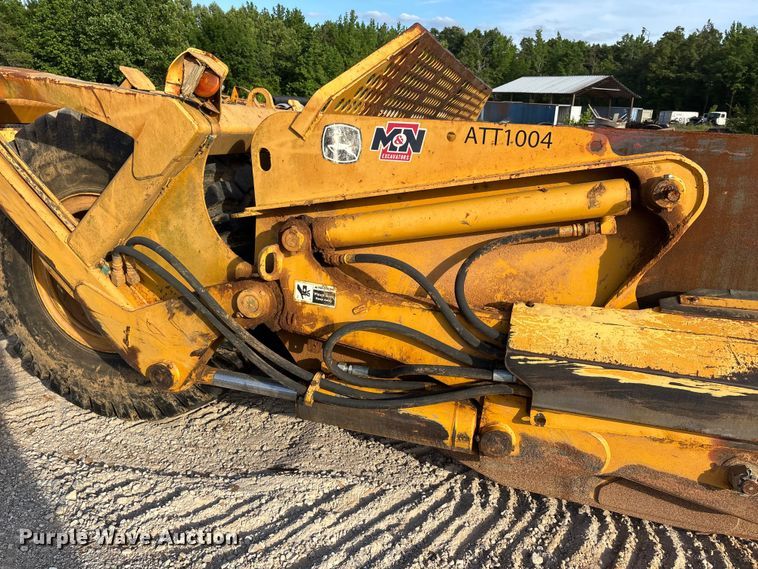 image for item DV4311 John Deere 1812C scraper
