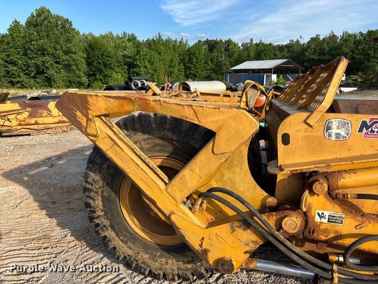 image for item DV4311 John Deere 1812C scraper