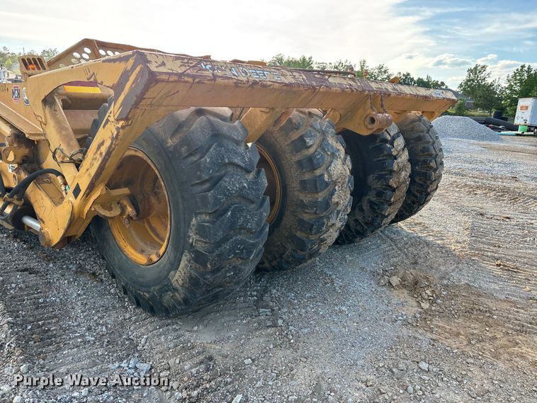 image for item DV4311 John Deere 1812C scraper