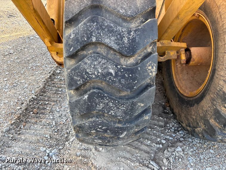 image for item DV4311 John Deere 1812C scraper