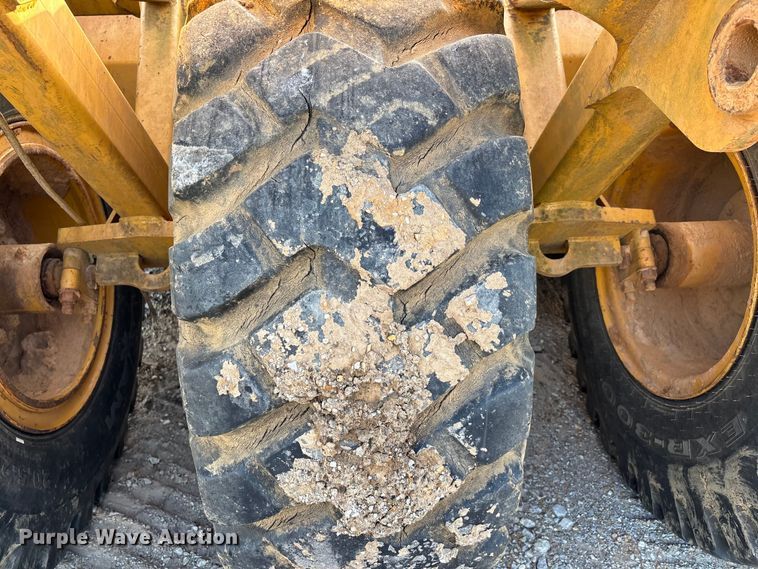 image for item DV4311 John Deere 1812C scraper