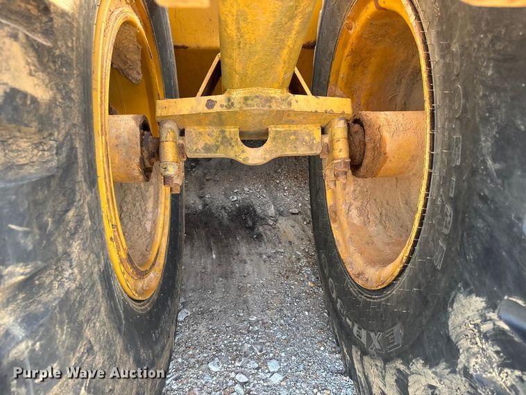 image for item DV4311 John Deere 1812C scraper