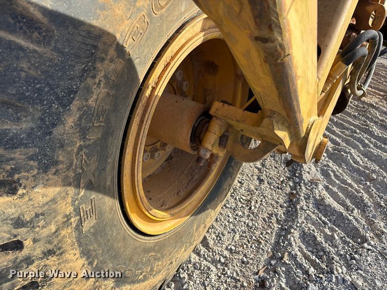 image for item DV4311 John Deere 1812C scraper