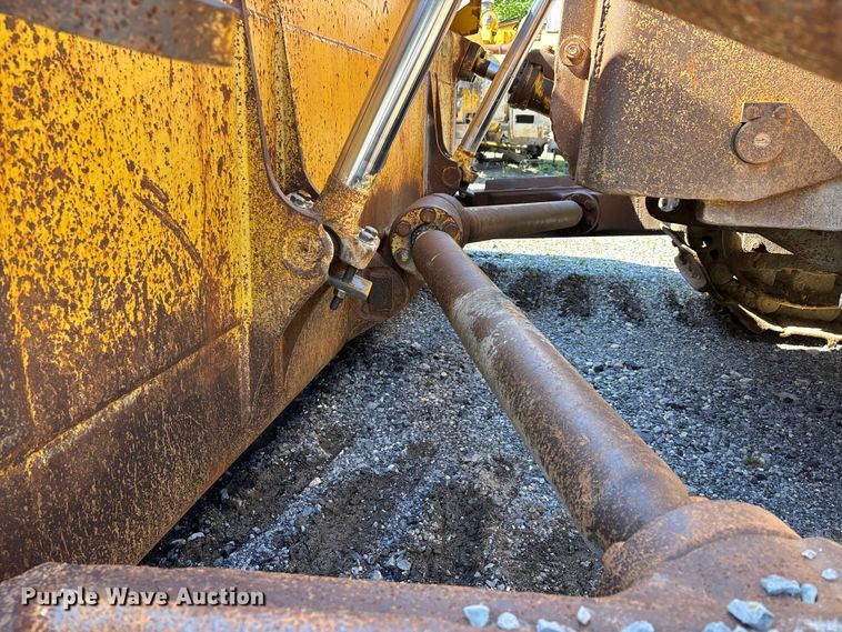 image for item DV4312 2000 Komatsu D155AX-5 dozer