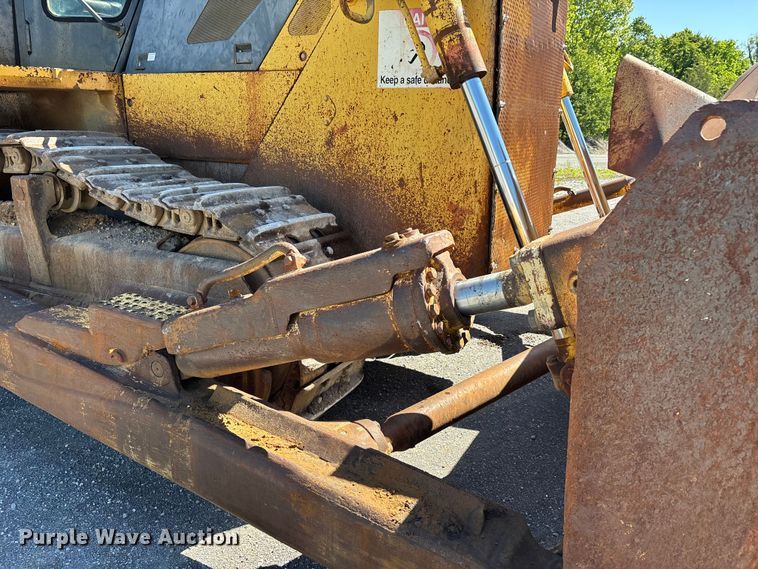image for item DV4313 2001 Komatsu DD155AX-5 dozer