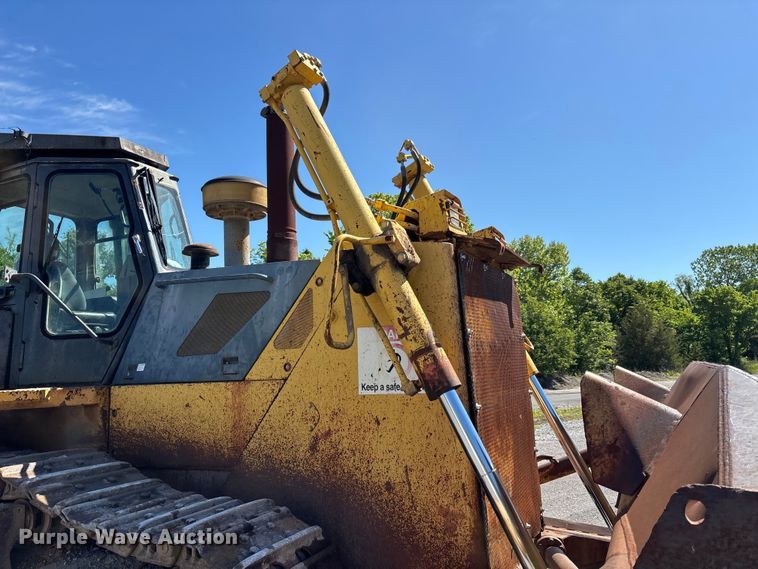 image for item DV4313 2001 Komatsu DD155AX-5 dozer