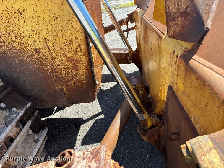 image for item DV4313 2001 Komatsu DD155AX-5 dozer