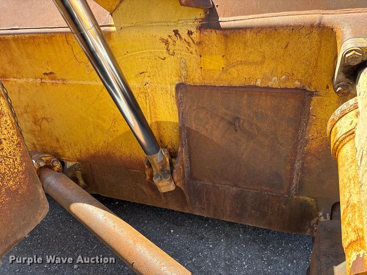 image for item DV4313 2001 Komatsu DD155AX-5 dozer