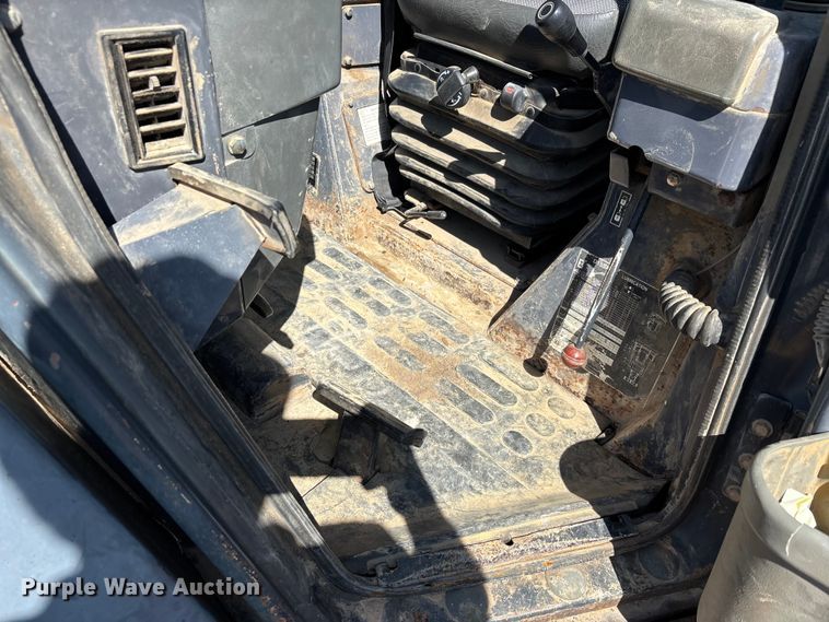 image for item DV4313 2001 Komatsu DD155AX-5 dozer