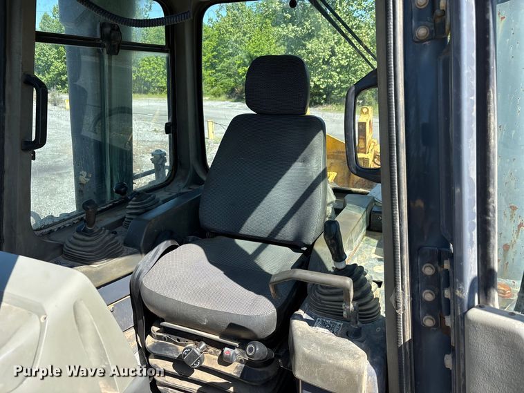 image for item DV4313 2001 Komatsu DD155AX-5 dozer