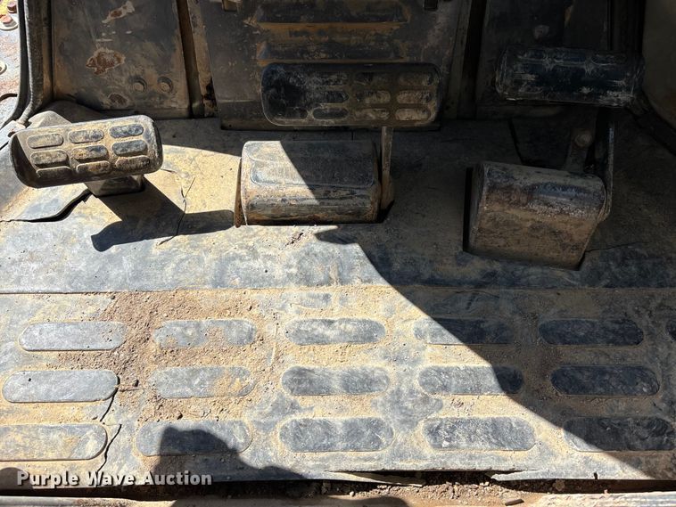 image for item DV4313 2001 Komatsu DD155AX-5 dozer