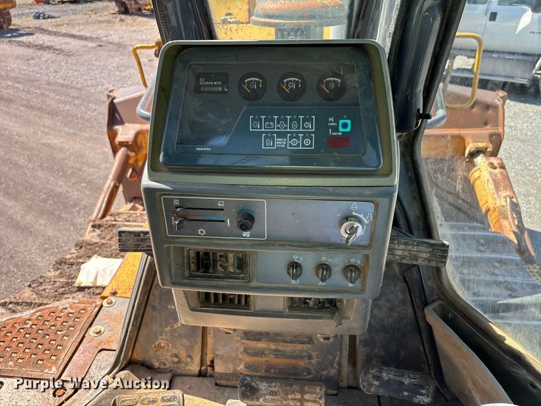 image for item DV4313 2001 Komatsu DD155AX-5 dozer