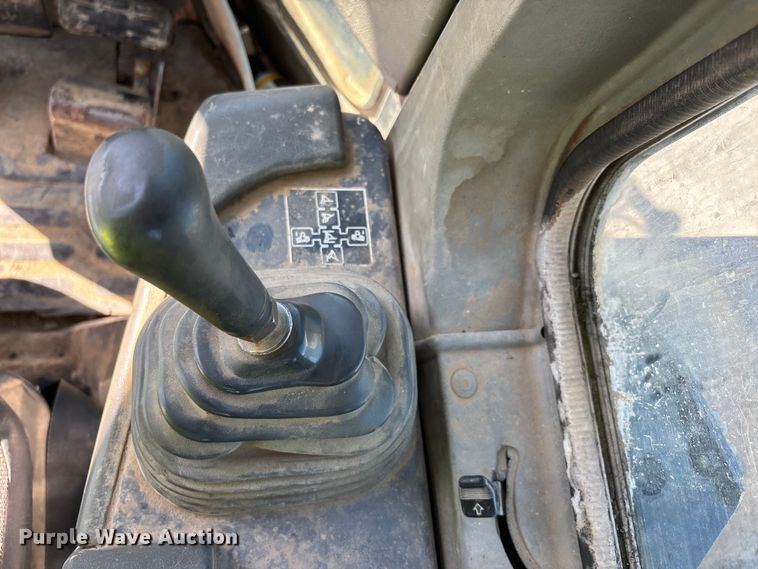 image for item DV4313 2001 Komatsu DD155AX-5 dozer
