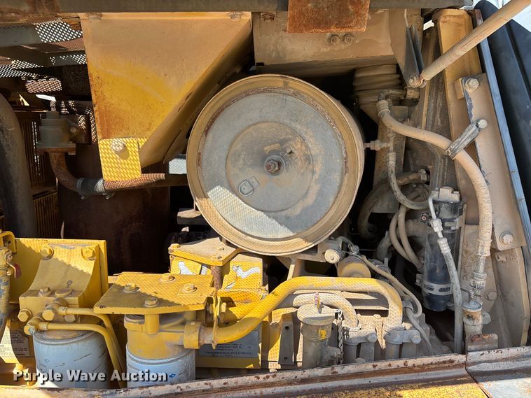 image for item DV4313 2001 Komatsu DD155AX-5 dozer