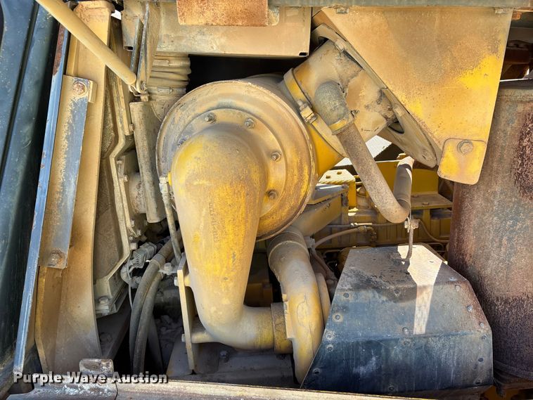 image for item DV4313 2001 Komatsu DD155AX-5 dozer