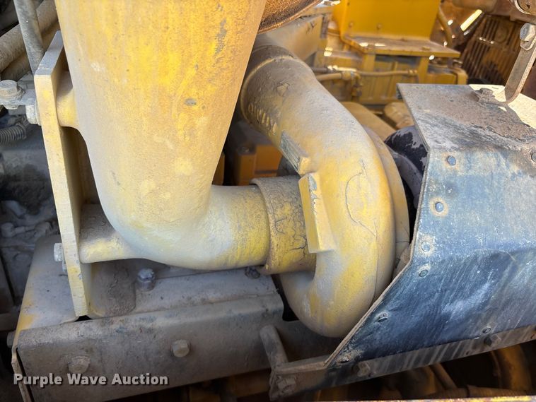 image for item DV4313 2001 Komatsu DD155AX-5 dozer