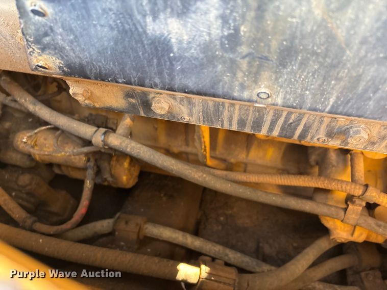 image for item DV4313 2001 Komatsu DD155AX-5 dozer
