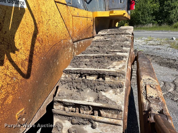 image for item DV4313 2001 Komatsu DD155AX-5 dozer