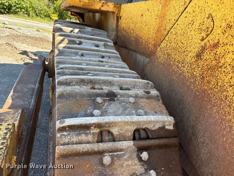 image for item DV4313 2001 Komatsu DD155AX-5 dozer