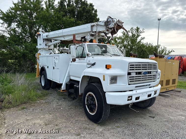 image for item DZ4429 1991 Ford F800 digger derrick truck