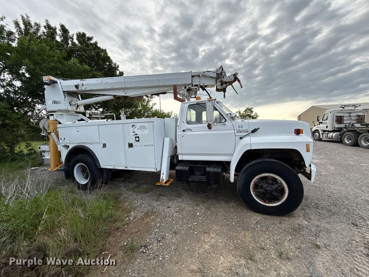image for item DZ4429 1991 Ford F800 digger derrick truck