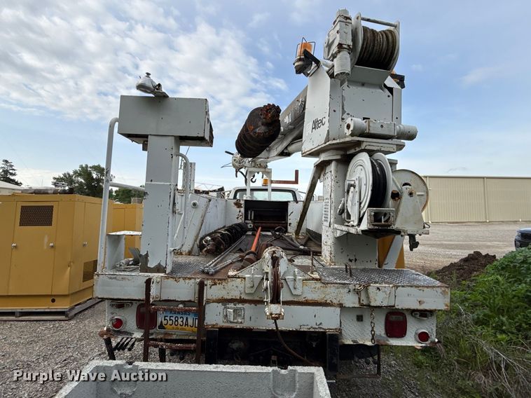 image for item DZ4429 1991 Ford F800 digger derrick truck