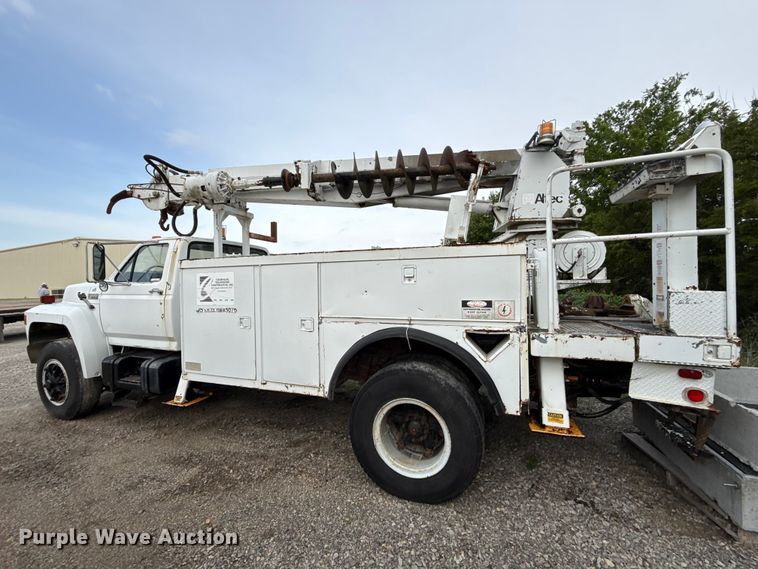 image for item DZ4429 1991 Ford F800 digger derrick truck