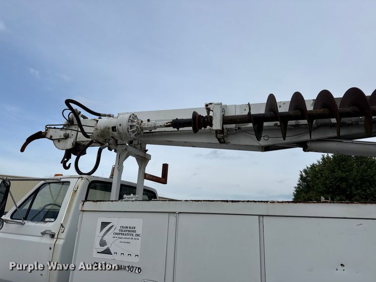 image for item DZ4429 1991 Ford F800 digger derrick truck