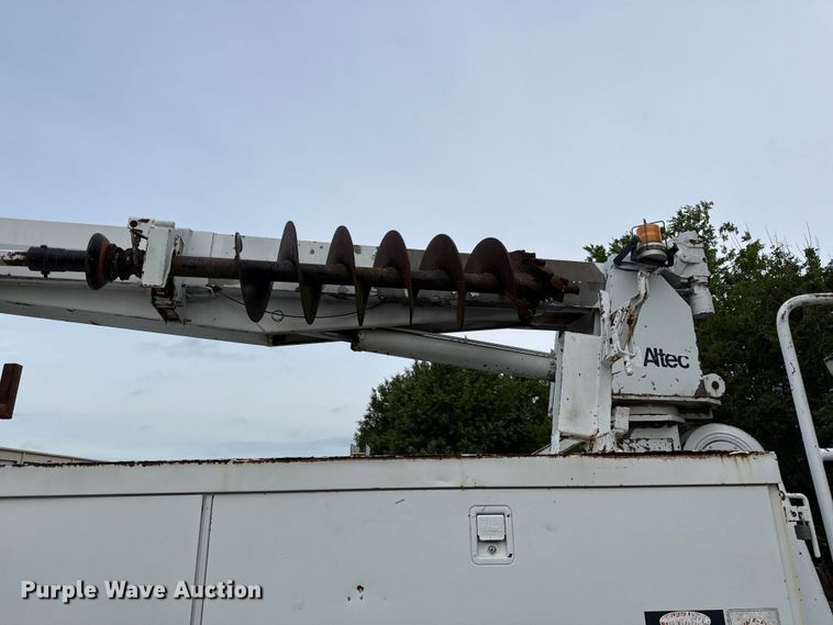 image for item DZ4429 1991 Ford F800 digger derrick truck