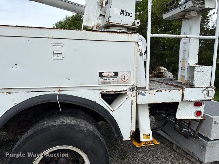 image for item DZ4429 1991 Ford F800 digger derrick truck
