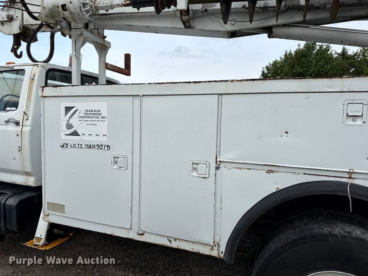 image for item DZ4429 1991 Ford F800 digger derrick truck